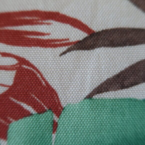 EUC Tropical Leaf Polyester Tablecloth 60" x 84" - Picture 5 of 6